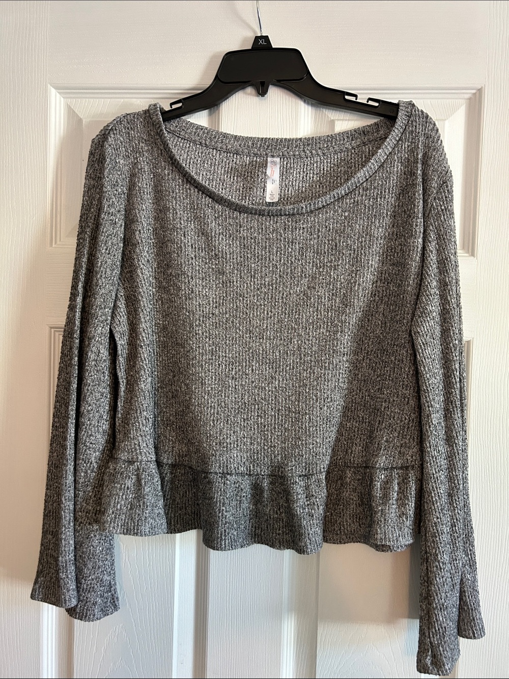 Gilligan & O'Malley Gray Ribbed Knit Peplum Long-Sleeve Top